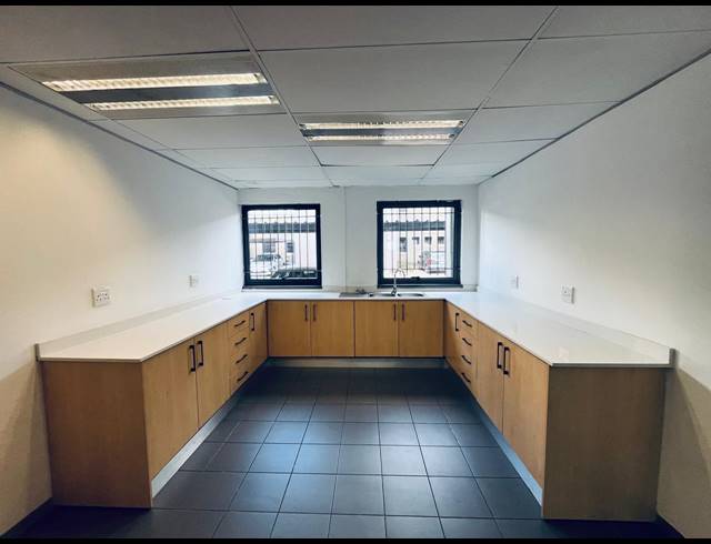 385M² OFFICE TO LET IN RANDJESPARK